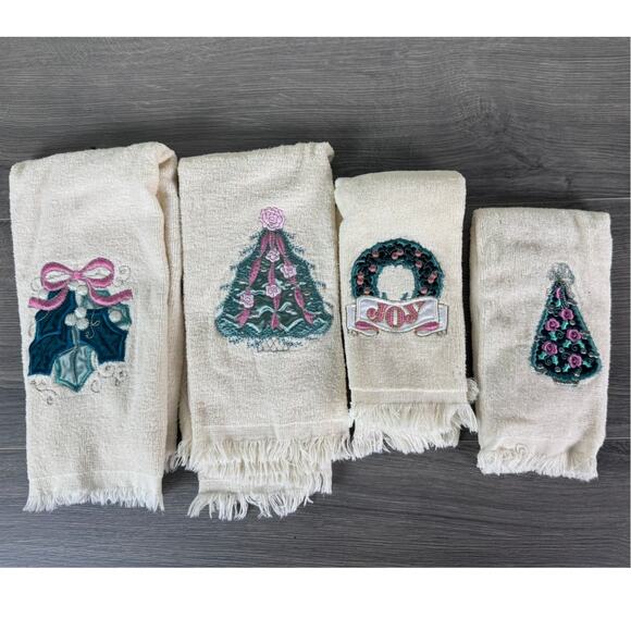 Holiday Set of Ivory Cream Green Pink Applique Christmas Hand Towels - Picture 1 of 2